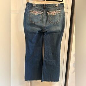 Flamingals Women's Mid-rise Jeans with pink embroidered back pockets New NWT 2XL